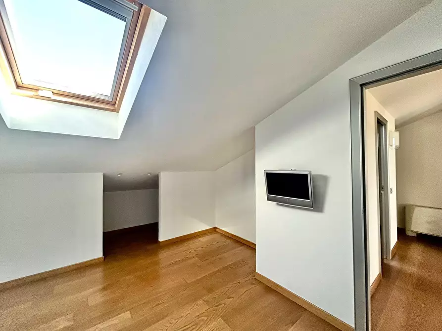 Immagine 39 di Attico in vendita  a Sarzana