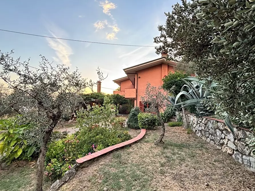 Immagine 31 di Villa in vendita  a Fosdinovo