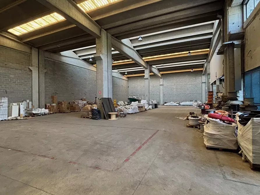 Immagine 8 di Attività artigianale in vendita  a Sarzana