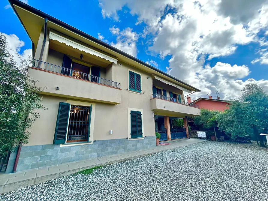 Immagine 13 di Villa in vendita  a Sarzana