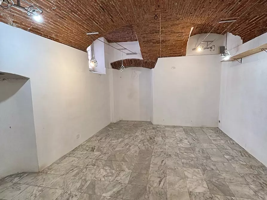 Immagine 3 di Locale commerciale in affitto  a Sarzana