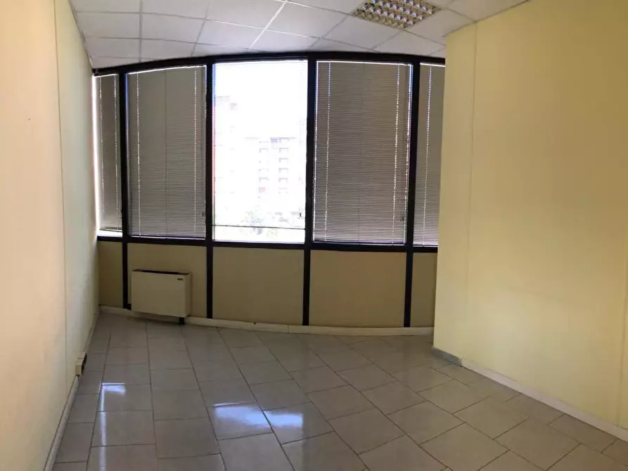 Immagine 12 di Ufficio in vendita  a Sarzana