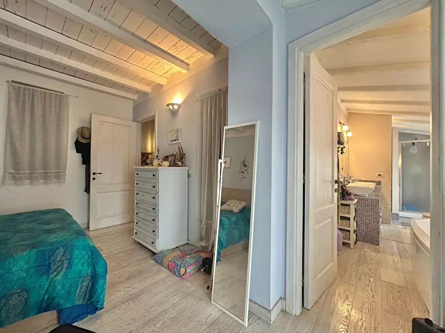 Immagine 27 di Porzione di casa in vendita  a Sarzana