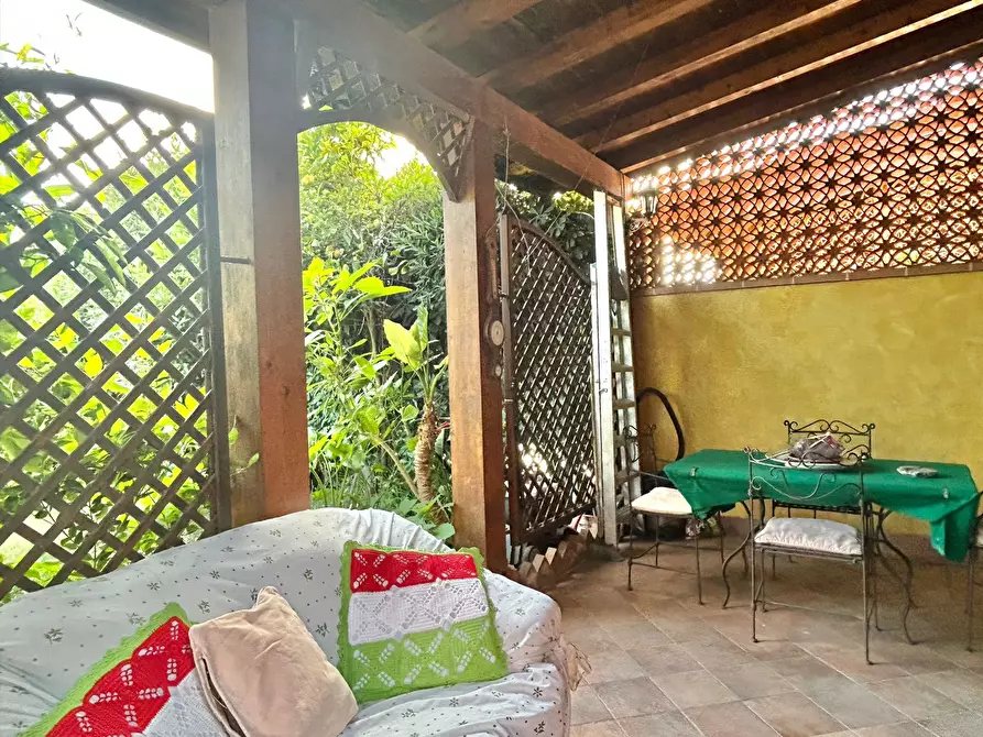 Immagine 10 di Porzione di casa in vendita  a Sarzana