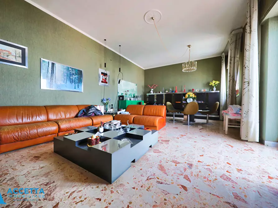 Immagine 5 di Trilocale in vendita  in Via Lago Trasimeno 5 a Taranto