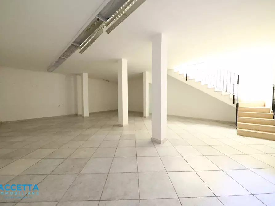 Immagine 15 di Locale commerciale in affitto  in Corso Vittorio Emanuele II 196 a Taranto