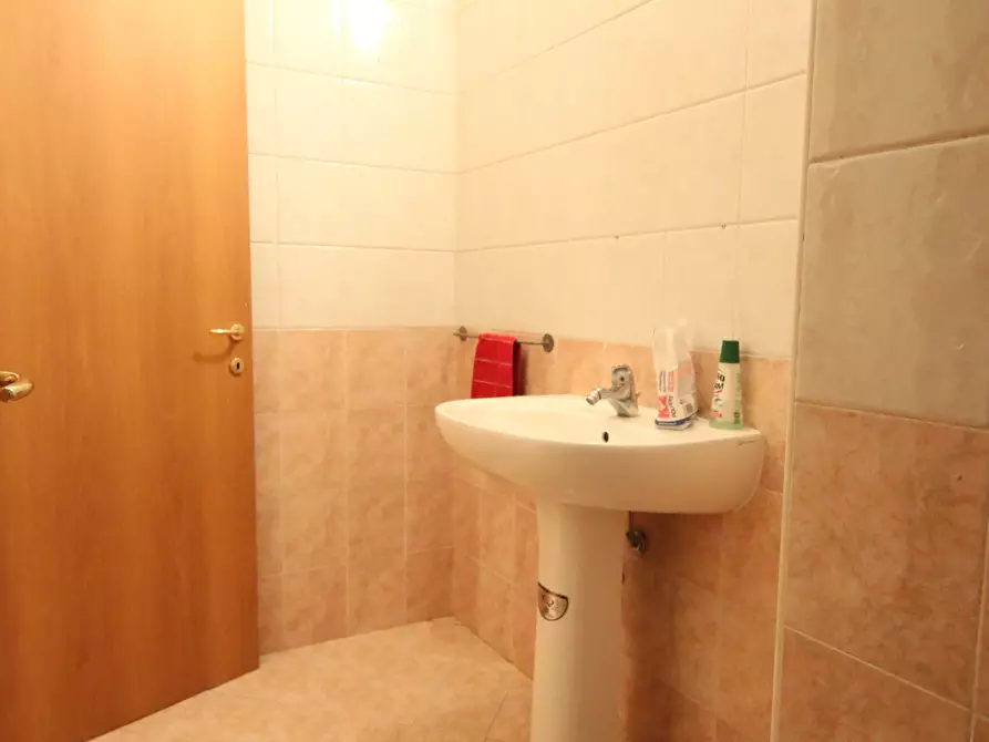 Immagine 14 di Locale commerciale in affitto  in Via Oberdan 31 a Taranto