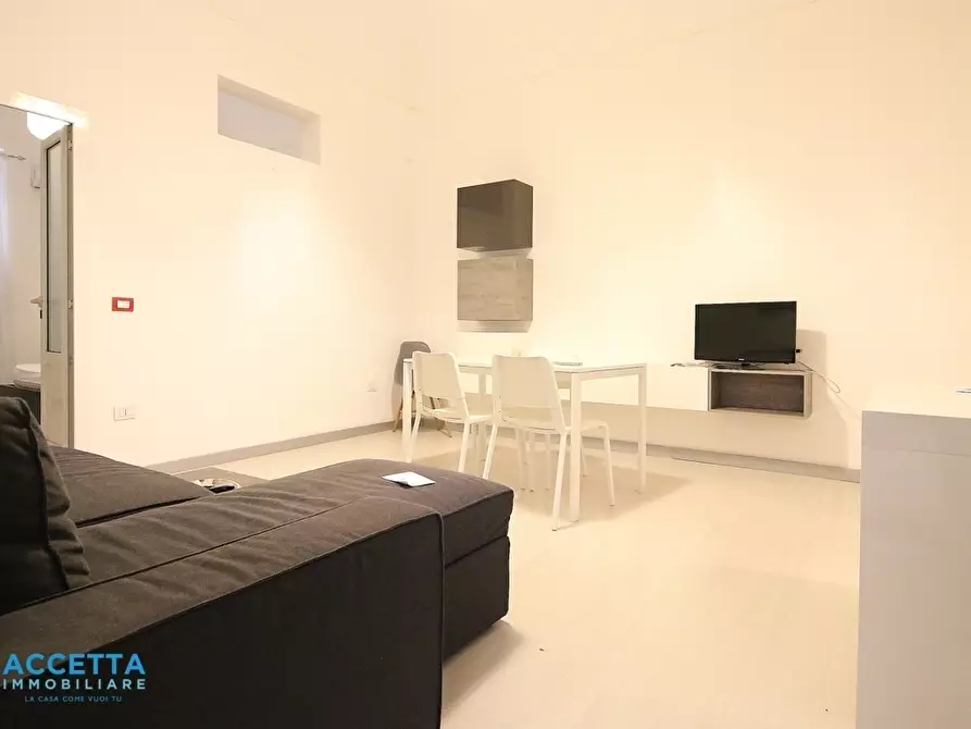 Immagine 15 di Bilocale in affitto  in Via Regina Elena 73 a Taranto
