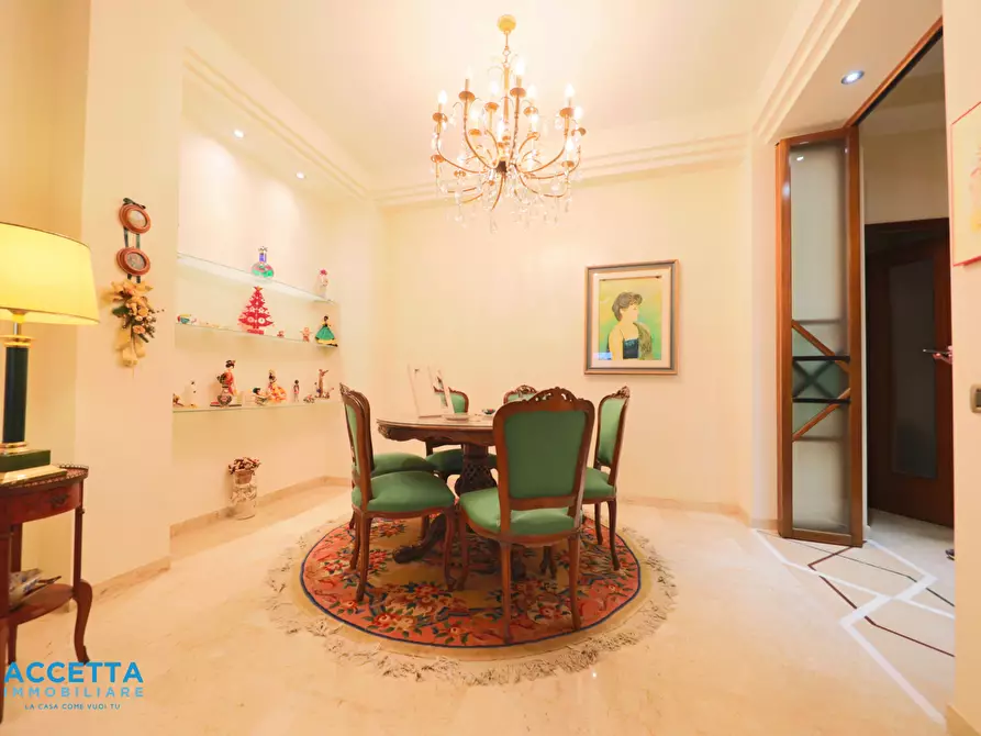 Immagine 4 di Trilocale in vendita  in Viale Magna Grecia 104 a Taranto