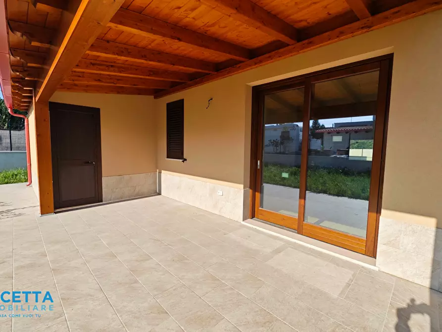 Immagine 22 di Villa in vendita  in Via Dayala a Taranto