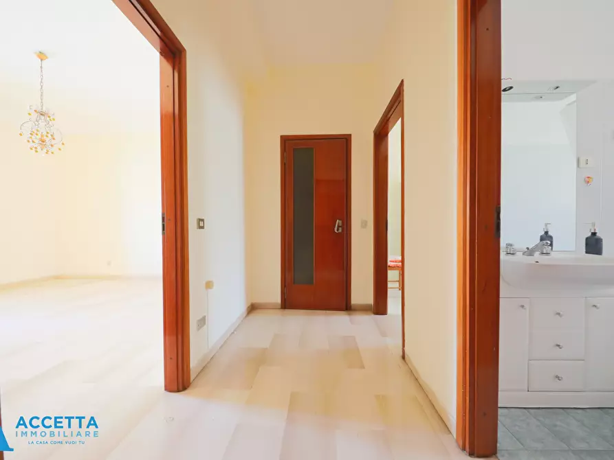 Immagine 14 di Trilocale in vendita  in Via Ugo De Carolis 10 a Taranto