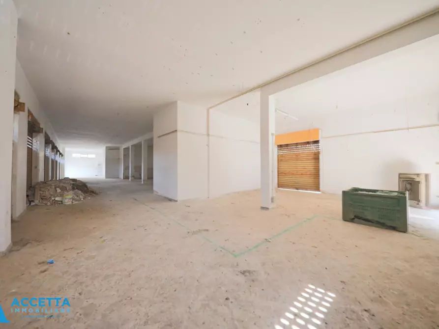 Immagine 5 di Locale commerciale in vendita  in Corso Vittorio Emanuele II 11 a Taranto