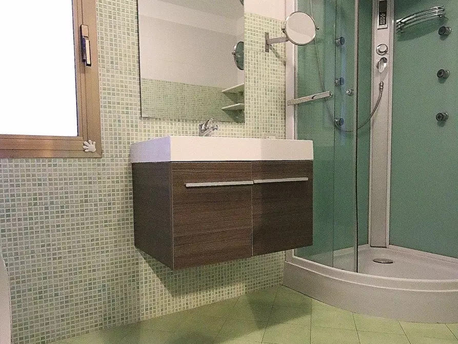 Immagine 13 di Bilocale in affitto  in Via Regina Elena 73 a Taranto