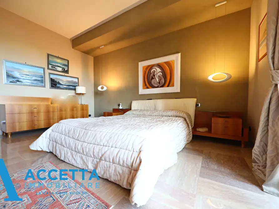 Immagine 14 di Quadrilocale in vendita  in Piazza Giovanni XXIII 13 a Taranto