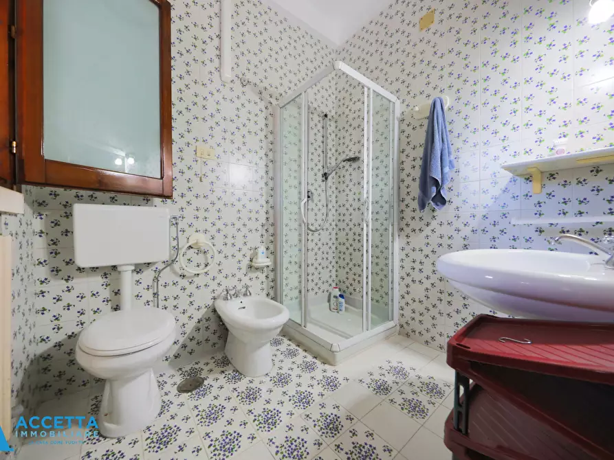 Immagine 26 di Villa in vendita  in Via Girasoli 292 a Taranto