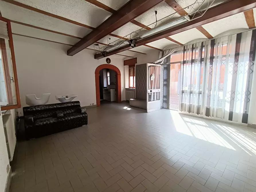 Immagine 6 di Locale commerciale in vendita  in Via Giovanni Capra a Pontenure