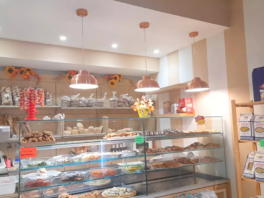 Immagine 2 di Attività commerciale in vendita  in Via martiri d'ungheria a Scafati