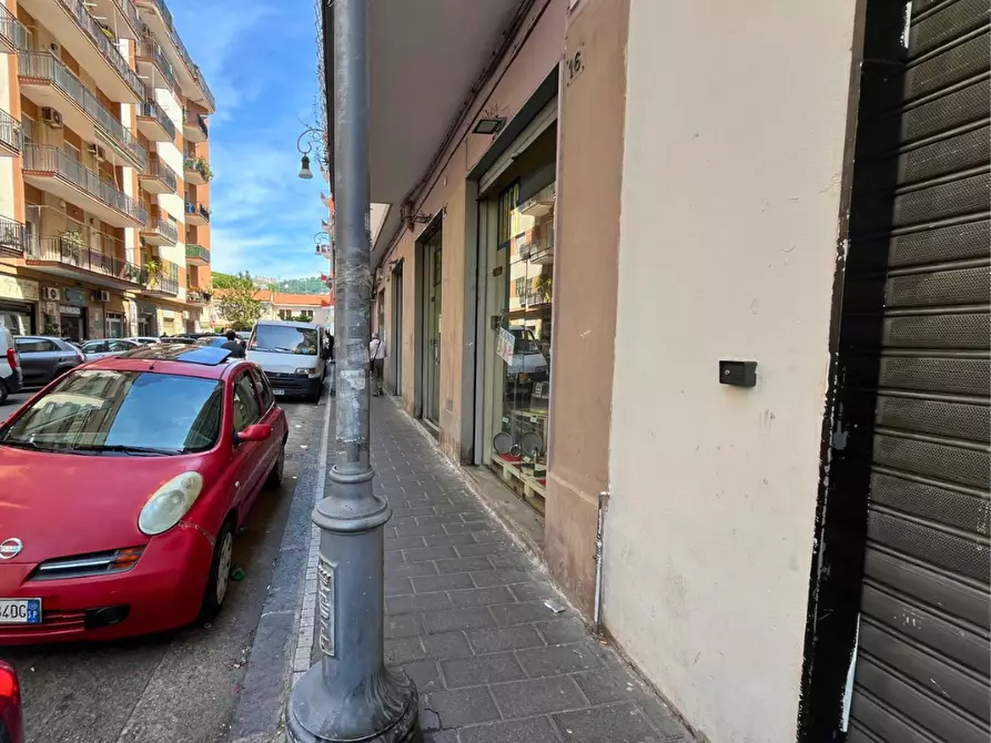 Immagine 9 di Locale commerciale in vendita  in Via Sichelmanno 16 a Salerno