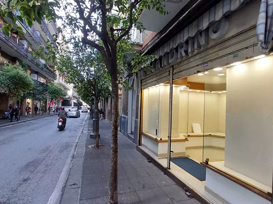 Immagine 17 di Locale commerciale in vendita  in Via del Carmine 89 a Salerno
