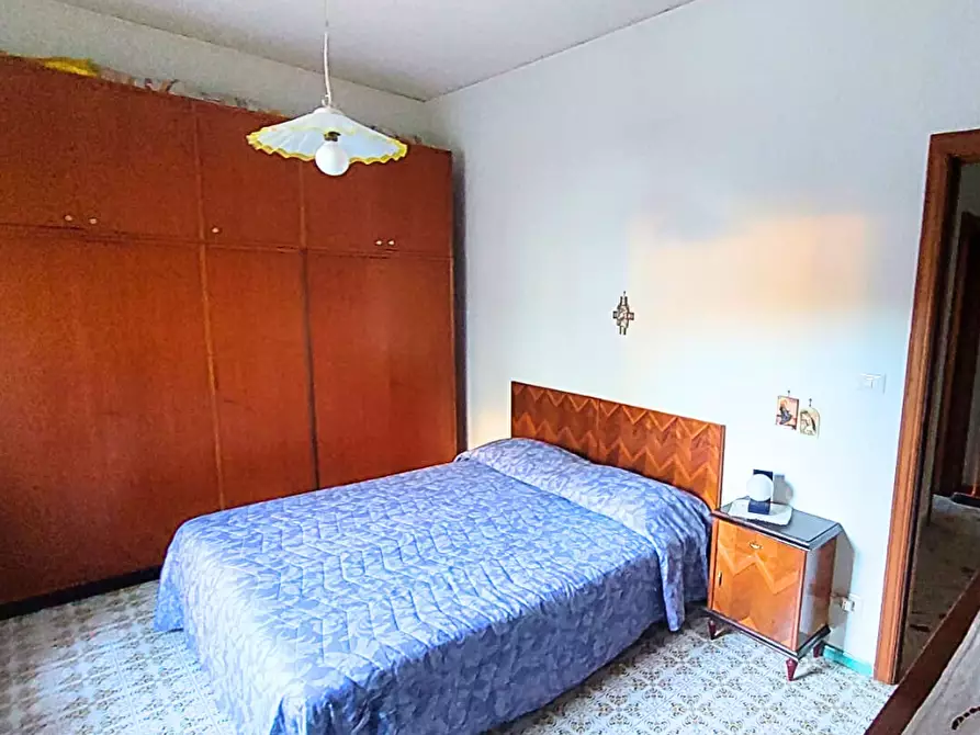 Immagine 17 di Pentalocale in vendita  in Via Medaglie D'Oro 388 a Salerno