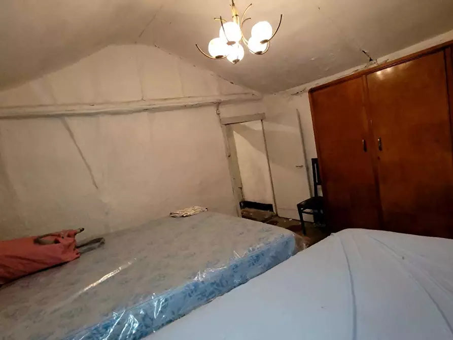 Immagine 64 di Pentalocale in vendita  in Via Campi 7 a Serra Riccò