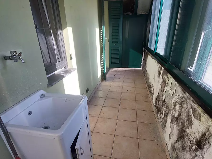 Immagine 15 di Ufficio in affitto  a Campomorone