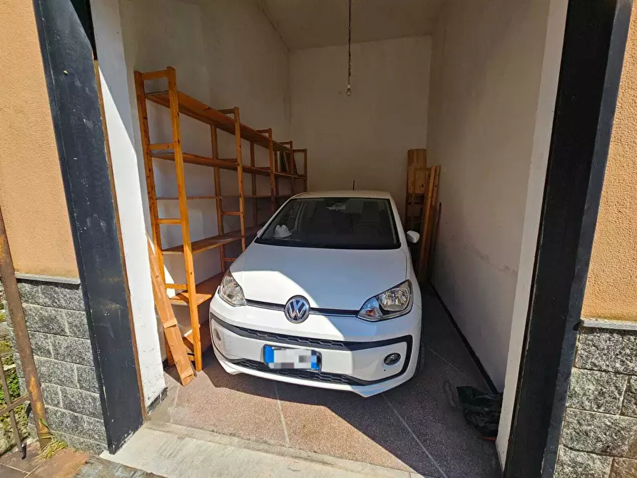 Immagine 1 di Garage in vendita  in Via Benedetto da Cesino 3a a Genova