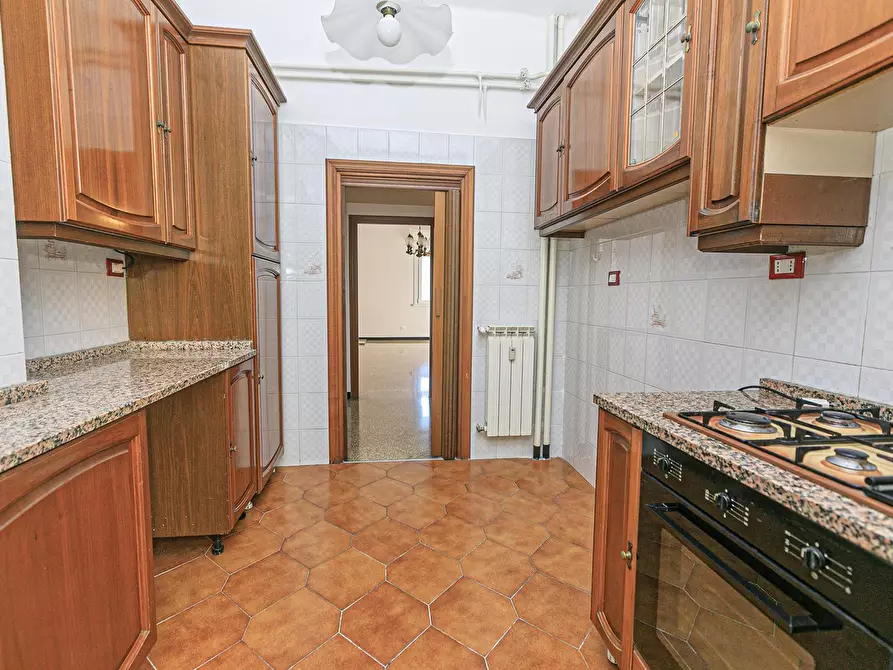 Immagine 8 di Pentalocale in vendita  in Via delle Acacie 10 a Genova