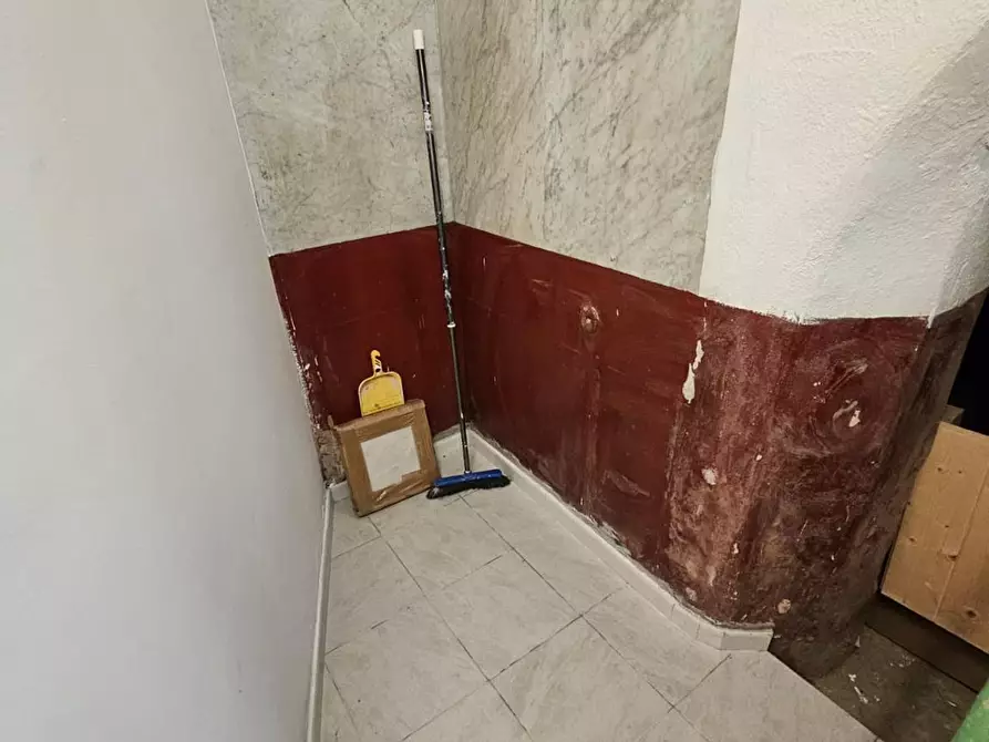 Immagine 10 di Locale commerciale in vendita  in Via Giovanni Tommaso Invrea 46 a Genova