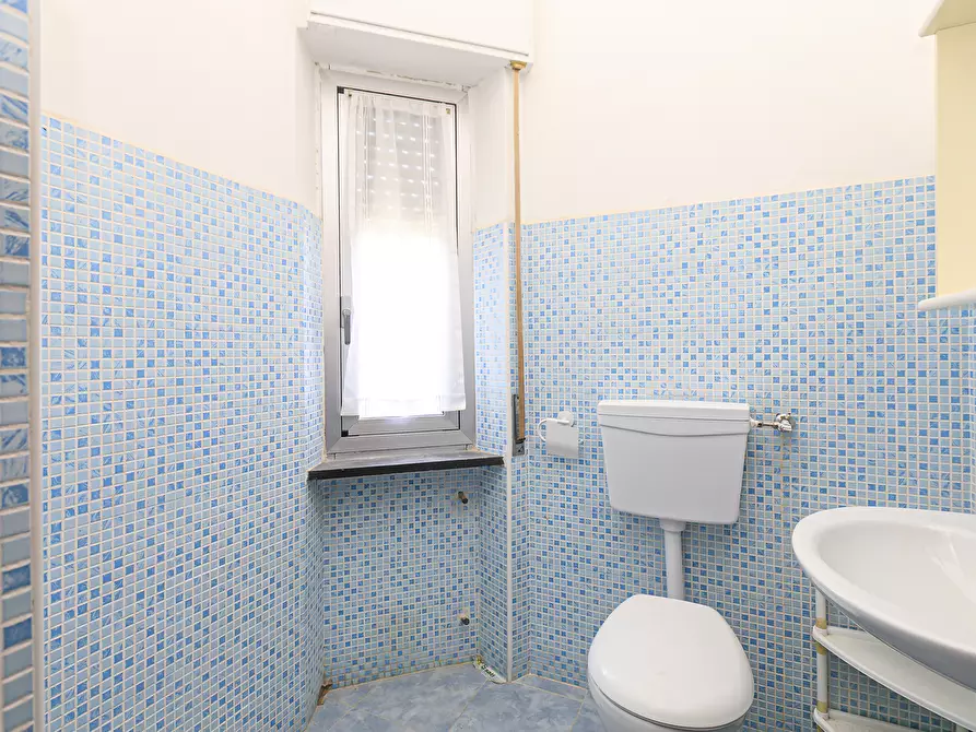 Immagine 41 di Pentalocale in vendita  in Via Bartolomeo Parodi 22 a Ceranesi