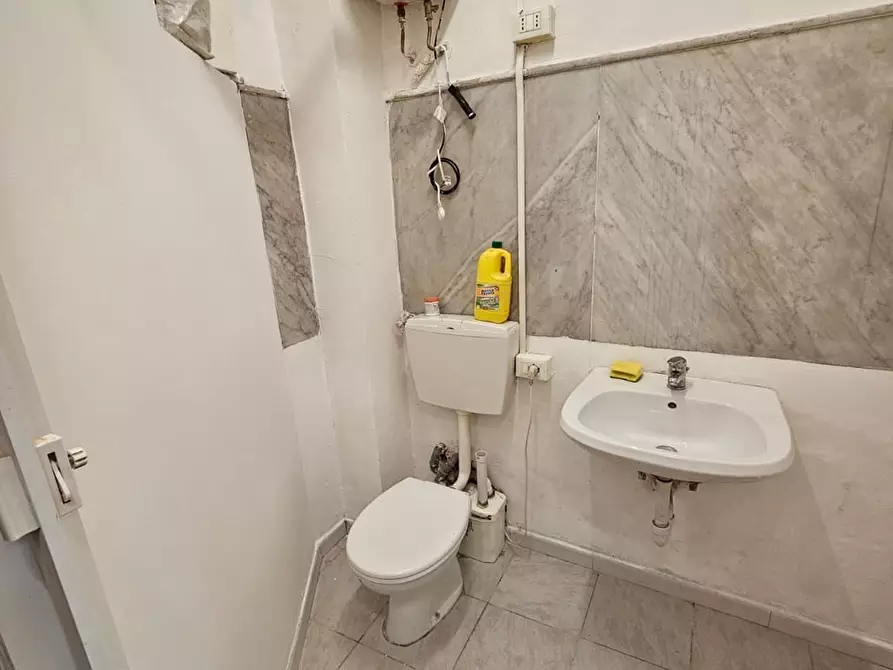 Immagine 12 di Locale commerciale in vendita  in Via Giovanni Tommaso Invrea 46 a Genova