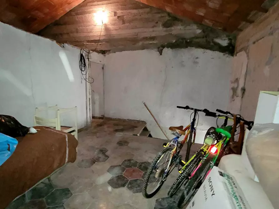 Immagine 31 di Pentalocale in vendita  in Via Campi 7 a Serra Riccò