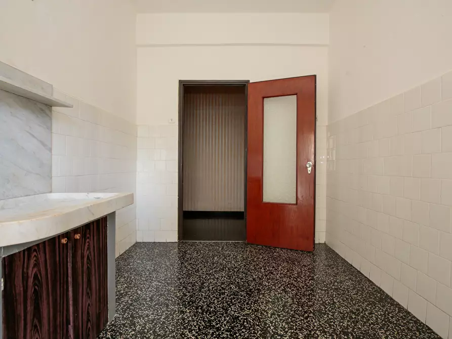 Immagine 12 di Pentalocale in vendita  in Via Paolo Anfossi 68c a Genova