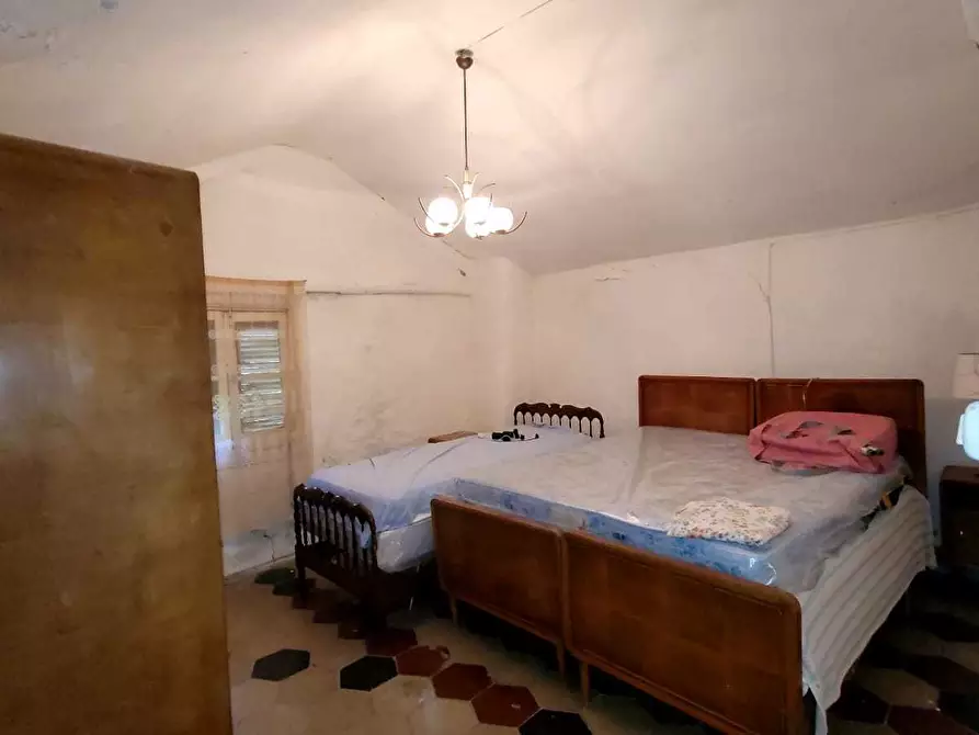 Immagine 60 di Pentalocale in vendita  in Via Campi 7 a Serra Riccò