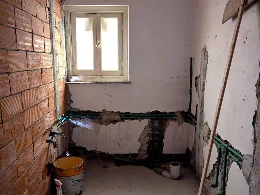 Immagine 25 di Bilocale in vendita  in Via Vittorio Veneto a Busalla