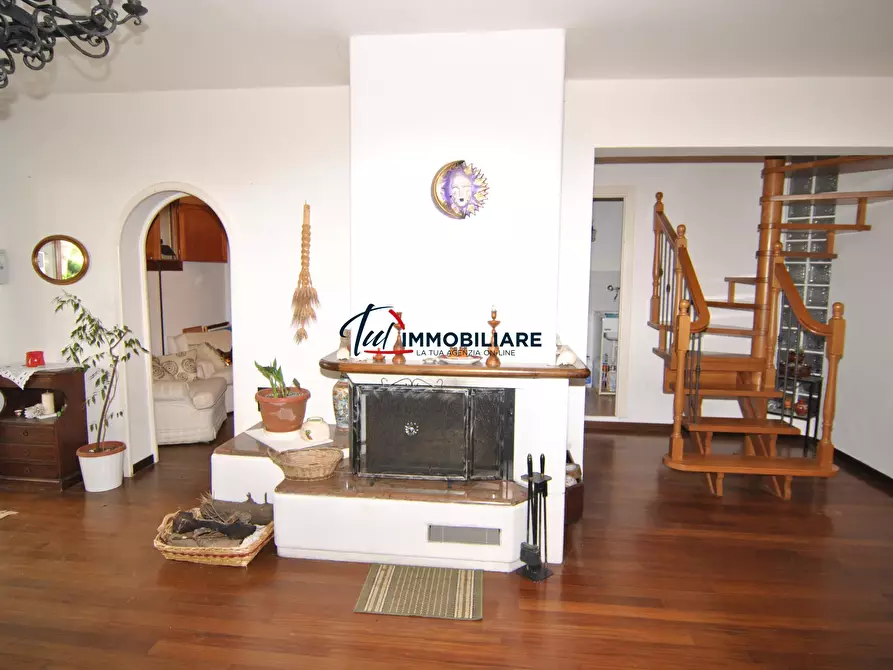 Immagine 36 di Villa in vendita  in Via Kaiser Parodi 15 a Livorno