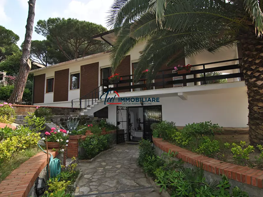 Immagine 2 di Villa in vendita  in Via Kaiser Parodi 15 a Livorno