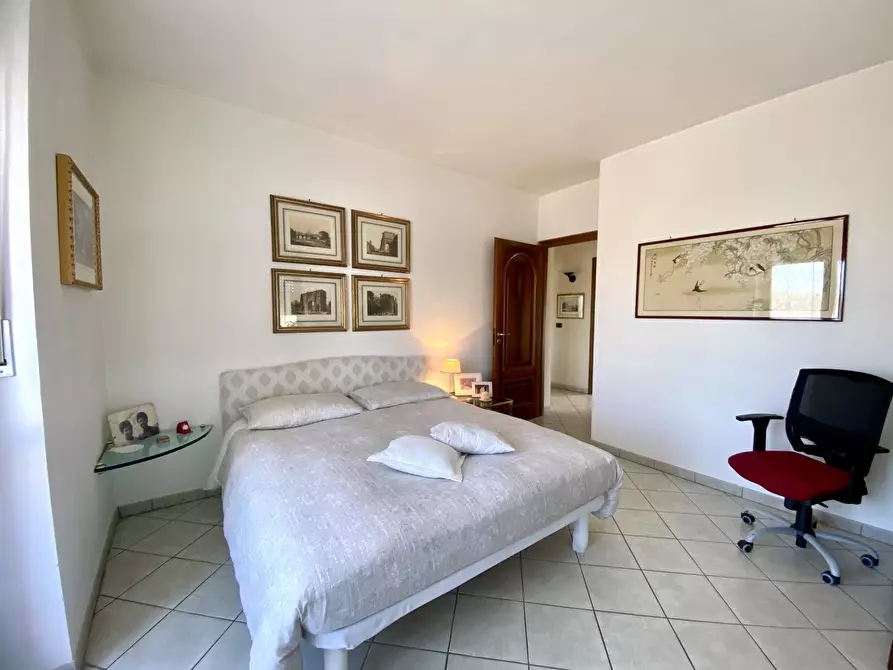 Immagine 11 di Quadrilocale in vendita  in Viale Europa 13 a Grinzane Cavour