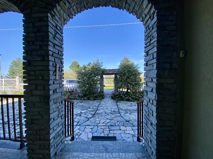 Immagine 13 di Villa in vendita  in via bricco broncio a Serravalle Langhe