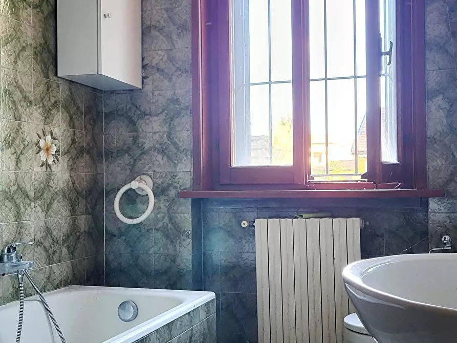 Immagine 33 di Villa in vendita  in Strada Cornazzano 3 a Sissa Trecasali