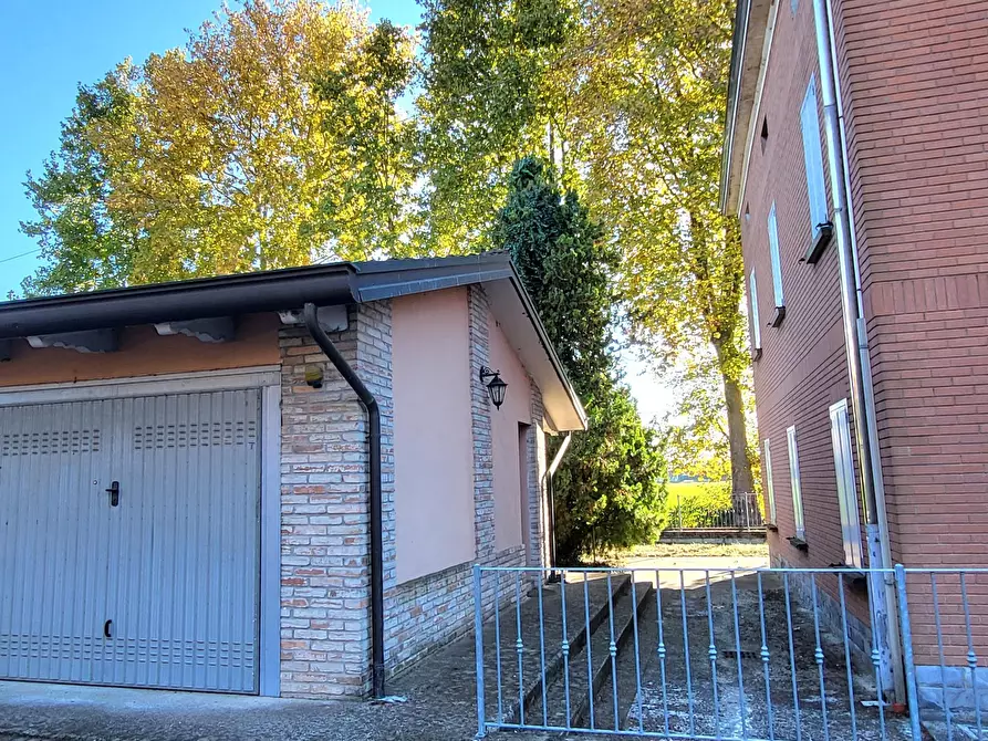 Immagine 55 di Villa in vendita  in Strada Cornazzano 3 a Sissa Trecasali