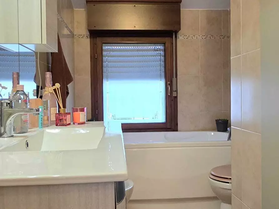 Immagine 15 di Trilocale in vendita  in Via Cremonese 218 a Parma