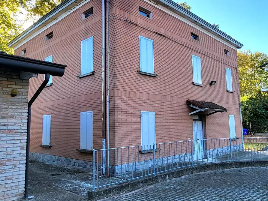 Immagine 59 di Villa in vendita  in Strada Cornazzano 3 a Sissa Trecasali