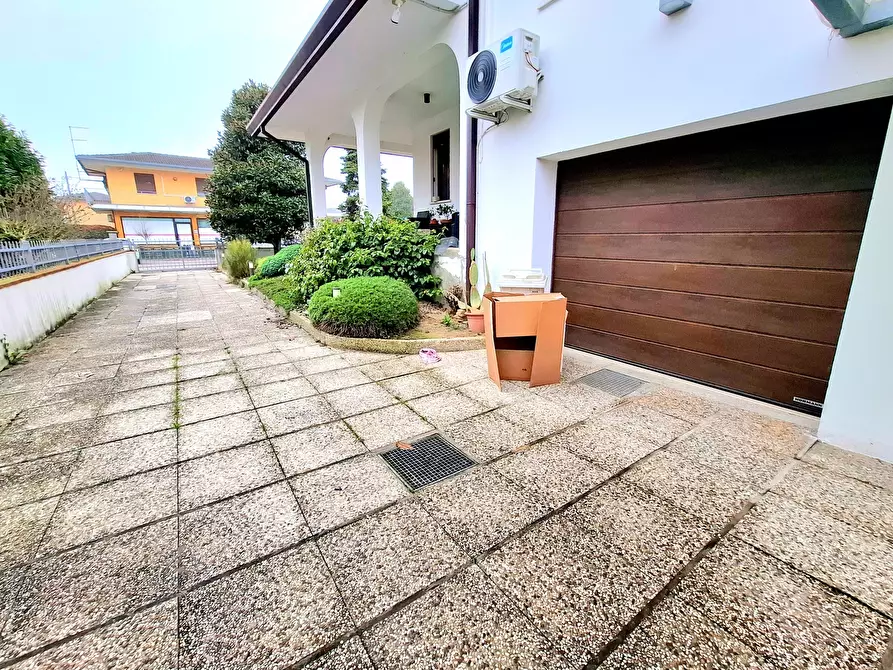 Immagine 21 di Villa in vendita  in Via Filippo Brunelleschi 42 a Rovigo