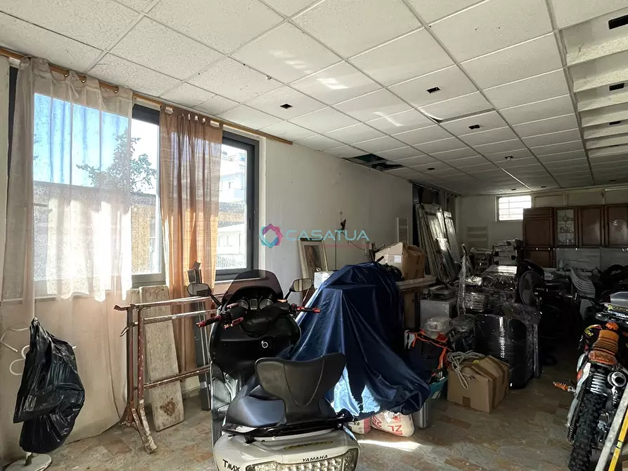 Immagine 10 di Locale commerciale in vendita  a Pineto