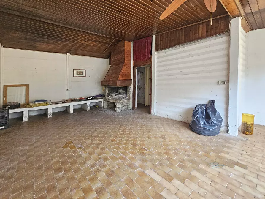 Immagine 9 di Rustico / casale in vendita  a Ameglia