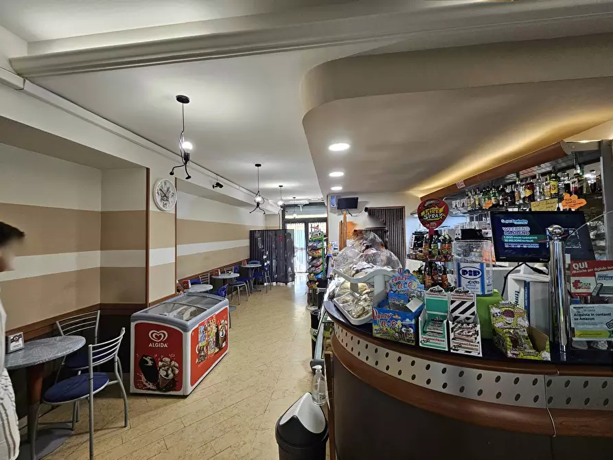 Immagine 9 di Bar / Ristorante in vendita  in Via Eugenio Montale 35 a Carrara