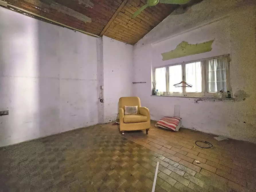 Immagine 14 di Rustico / casale in vendita  a Ameglia