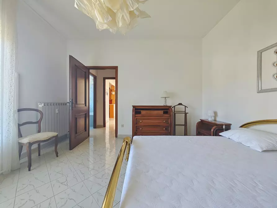 Immagine 30 di Quadrilocale in vendita  in Piazza Giacomo Matteotti 8 a Sarzana