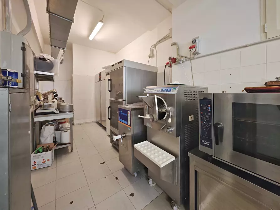 Immagine 79 di Locale commerciale in vendita  in Località Fiascherino 7 a Lerici